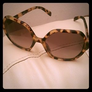 Prada sunglasses with excellent condition